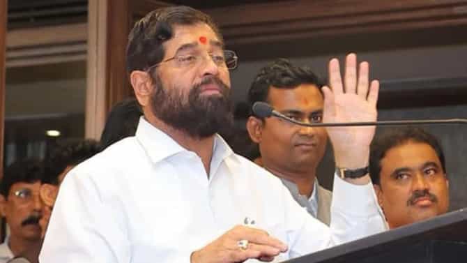 मोठा भूकंप, एकनाथ शिंंदे दिल्लीला रवाना होताच महाराष्ट्रात वेगवान राजकीय घडामोडी