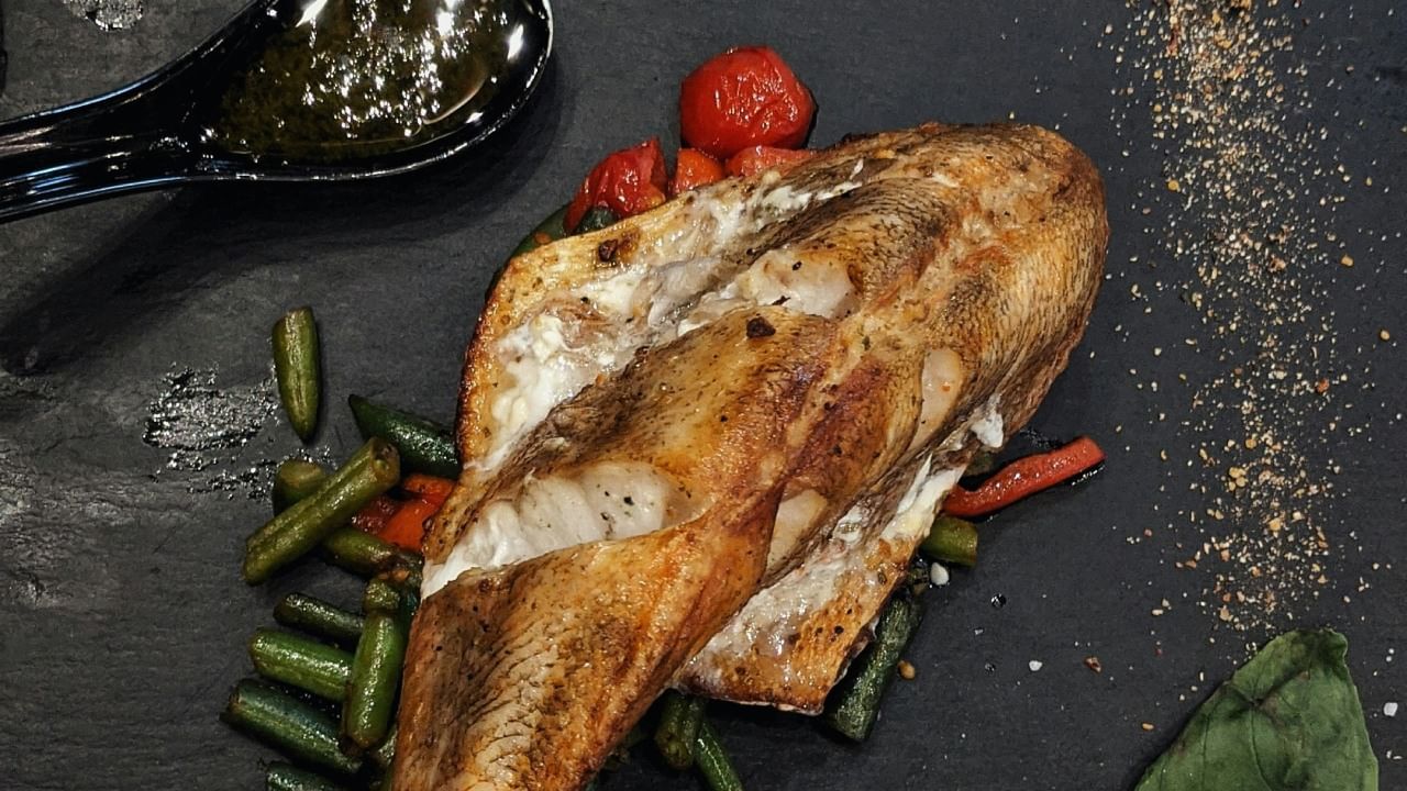 तसेच लहान मासे पकडल्यास कारवाईचा इशारा देण्यात आला आहे. या निर्णयानंतर मच्छीमारांवर एकतर्फी कारवाई करणे अन्यायकारक आहे, असे मत मच्छिमारांनी व्यक्त केले आहे.