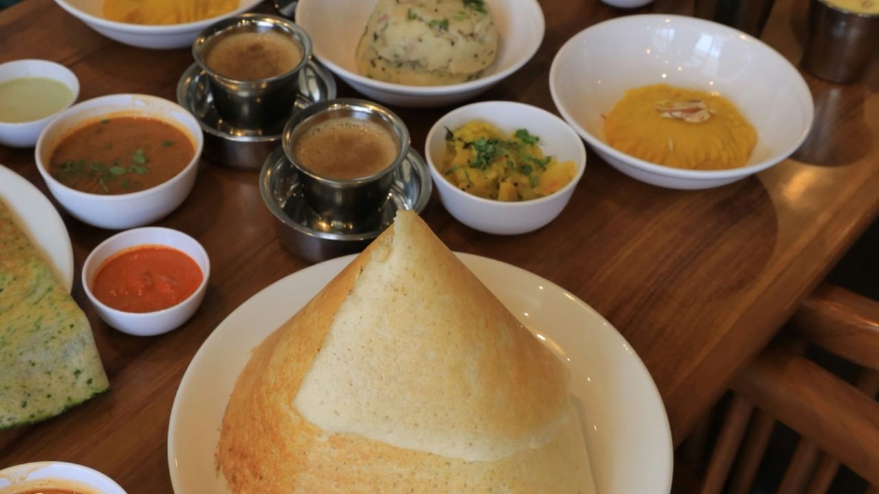 नाश्ता हा दिवसातील सर्वात महत्त्वाचा आहार आहे. नाश्ता हा कायम सकाळी ७ ते ८ वाजेदरम्यान नाश्ता करावा. दररोज सकाळी उठल्यानंतर ३० मिनिटांच्या आत काहीतरी हलका आहार घ्यावा. नाश्ता वेळेत केल्यामुळे तुमची पचनक्रिया सुधारते. पण सकाळी १० वाजेनंतर नाश्ता करणे टाळावे.