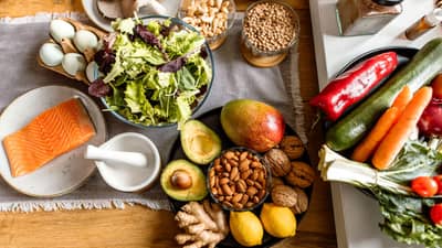 शरीरातील युरिक ऍसिड योग्य प्रमाणात ठेवण्यासाठी या पदार्थांचे सेवन करा....