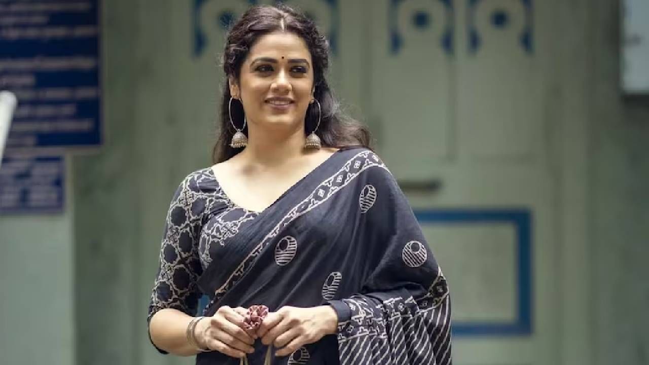 बऱ्याच लोकांना हे माहीत नसेल किंवा लक्षात आलं नसेल पण गिरीजा ओक हिने अनेक हिंदी चित्रपटातही काम केलं आहे. काही काळापूर्वी आलेल्या शाहरूख खानच्या 'जवान' चित्रपटात ती झळकली, तेव्हा अनेकांनी तिला नोटीस केलं असेलच. पण त्याआधी तिने बॉलिवूडचा मि.परफेक्शनिस्ट अभिनेता, अर्थात आमिर खान याच्यासोबतही काम कें आहे.