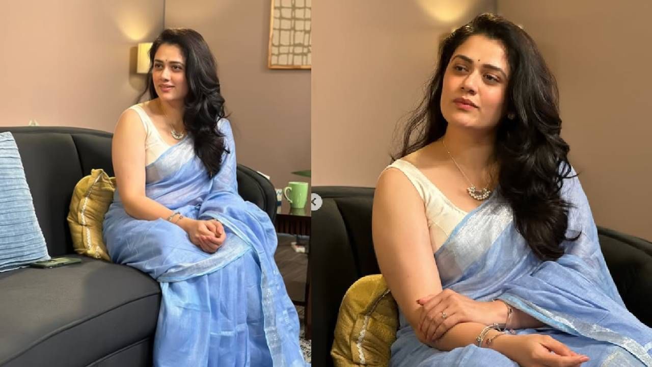 निळी साडी, पांढरा स्लीव्हलेस ब्लाऊज आणि चेहऱ्यावर गोड हास्य... सोशल मीडियावर सध्या मराठमोळी अभिनेत्री गिरीज ओक गोडबोले भलतीच व्हायरल झाली आहे. गेल्या काही दिवसांपासून तिचे अनेक फोटो समोर येत असून ती रातोरात 'नॅशनल क्रश' बनली आहे.