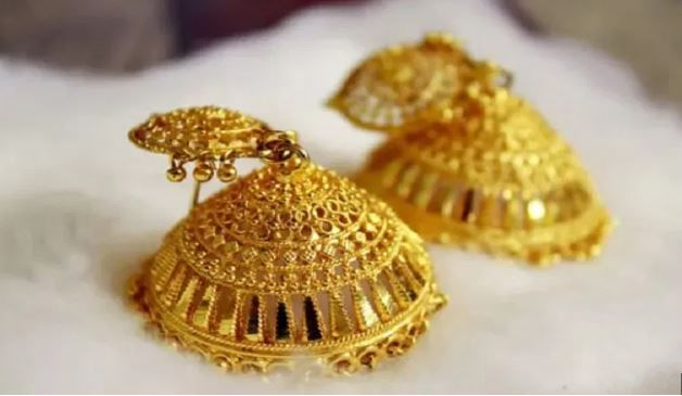 दरम्यान, आजदेखील सराफा बाजारात या दोन्ही मौल्यवान धातूंच्या भावात मोठी उलथापालथ झालेली पाहायला मिळाली. महाराष्ट्रात प्रसिद्ध असलेल्या जळगावच्या सराफा बाजारात त्याचे पडसाद उमटले. मिळालेल्या माहितीनुसार आज जळगावमध्ये चांदीच्या दरात मोठी वाढ झाली आहे. 