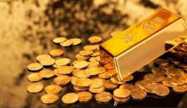 गेल्या काही दिवसांपासून सोने आणि चांदीच्या भावामध्ये मोठ्या प्रमाणात तढ-उतार पाहायला मिळत आहेत. बुधवारीदेखील या दोन्ही मौल्यवान धातूंच्या भावात वाढ झाली. त्यामुळे सोने खरेदीदारांच्या खिशाला आज चांगलीच झळ बसली.