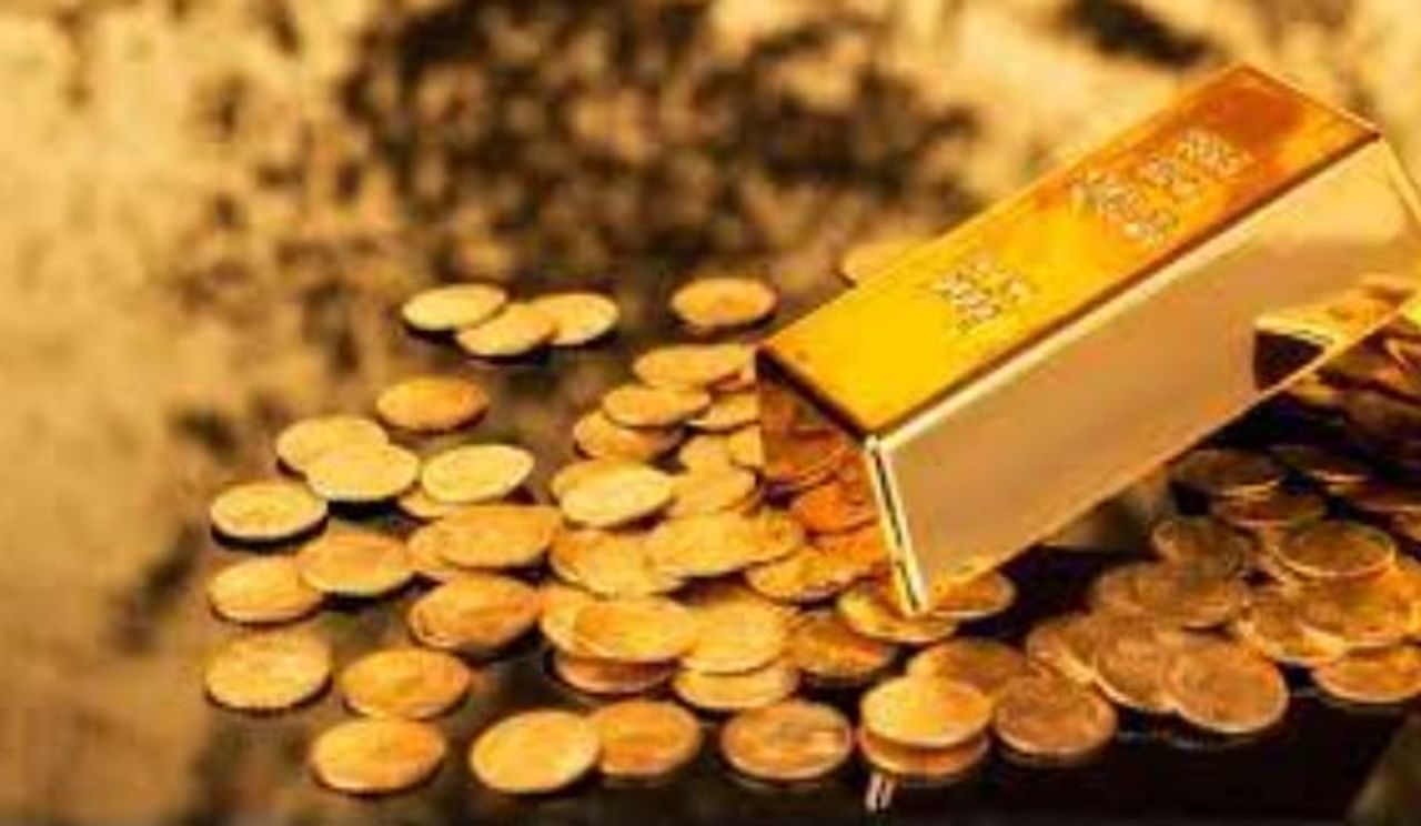गेल्या काही दिवसांपासून सोने आणि चांदीच्या भावामध्ये मोठ्या प्रमाणात तढ-उतार पाहायला मिळत आहेत. बुधवारीदेखील या दोन्ही मौल्यवान धातूंच्या भावात वाढ झाली. त्यामुळे सोने खरेदीदारांच्या खिशाला आज चांगलीच झळ बसली.