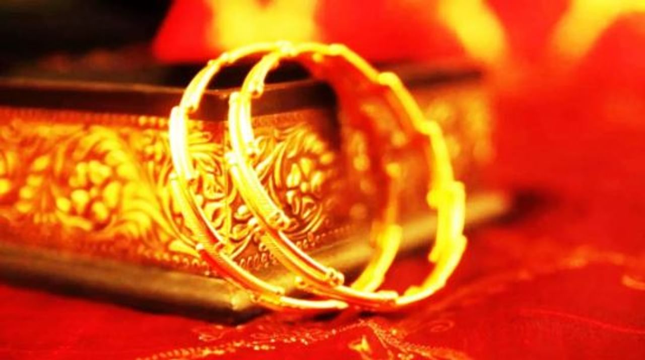 गेल्या काही दिवसांपासून सोने आणि चांदी या दोन मौल्यवान धातूंच्या भावात चढउतार पाहायला मिळत आहेत. दिवाळीपूर्वी सोन्याचा भाव चांगलाच वाढला होता. 