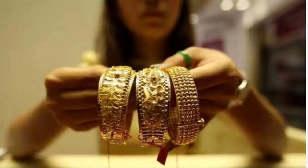 महाराष्ट्रात जळगावचा सराफा बाजार सर्वाधिक प्रसिद्ध आहे. येथील सोने सर्वोच्च प्रतिचे मानले जाते. याच जळगाममध्ये सोन्यासोबतच चांदीचा भाव चांगलाच वाढला आहे. गेल्या चोवीस तासांत चांदीच्या दरात तब्बल 6 हजार 500 रुपयांची वाढ झाली आहे