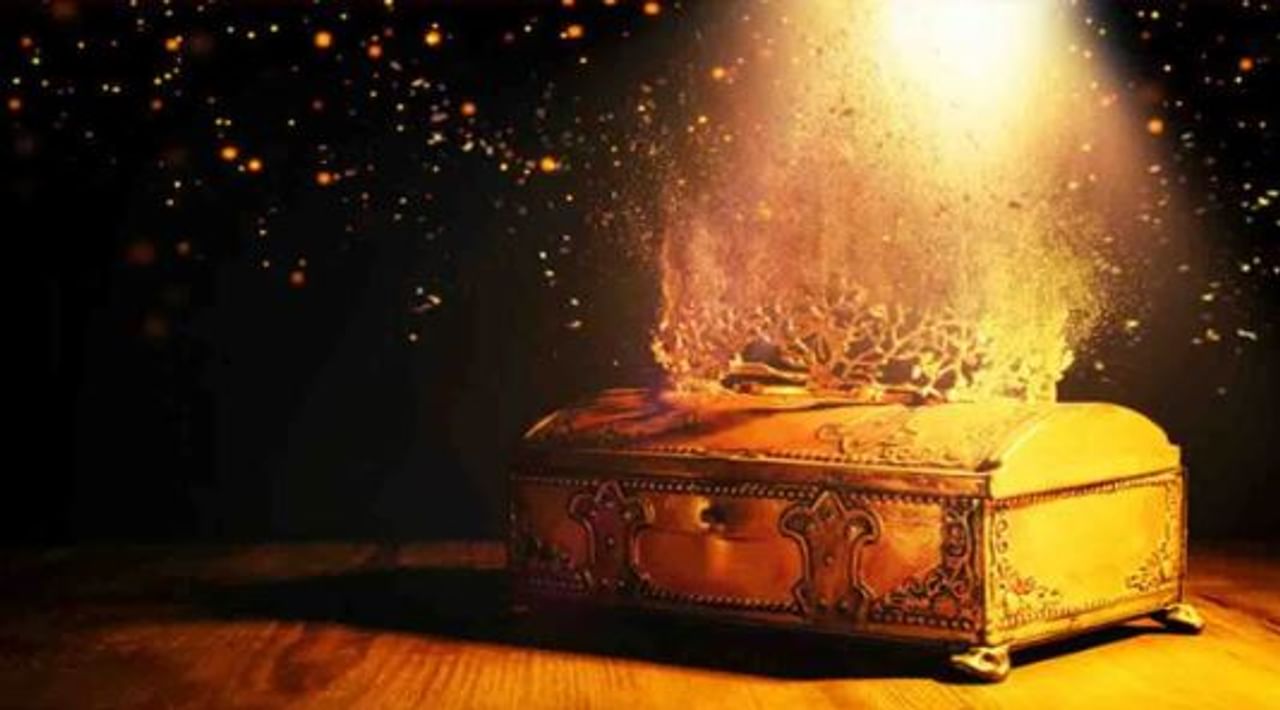 सध्या एक अजब आणि मोठी माहिती समोर आली आहे. फ्रान्समध्ये एका व्यक्तीला घराच्या परिसरात स्विमिंग पुल बाधांयचा होता. मात्र स्वमिंग पुलचे काम करत असताना त्याला चक्क सोन्याचा खजिना सापडला आहे 