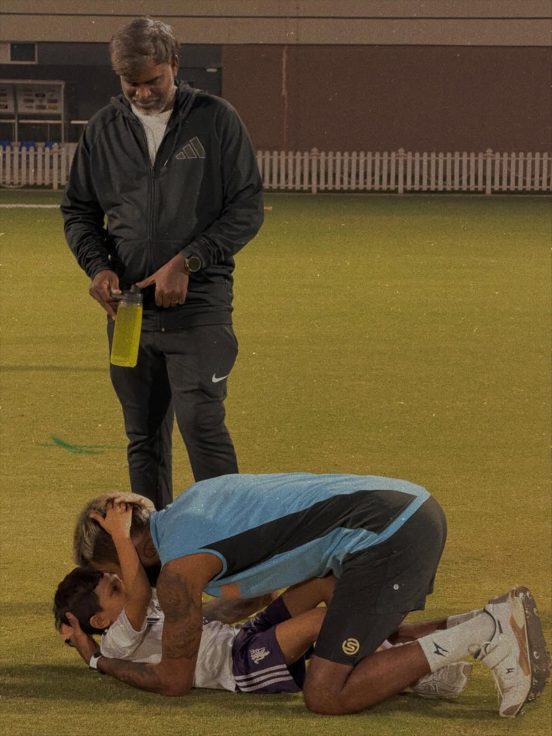 अलिकडेच हार्दिक पांड्याने माहिकासोबतचे आपले नाते जगजाहीर केले आहे. काही दिवसांपूर्वी हार्दिकने माहिका शर्मासोबतचे काही खास फोटो शेअर केले होते. त्यानंतर या दोघांच्या नात्याबद्दल बोललं जात होतं. आता पुन्हा एकदा हार्दिकने आपल्या गर्लफ्रेंडसोबतचे काही रोमँटिक फोटो इन्स्टाग्रामवर शेअर केले आहेत. 