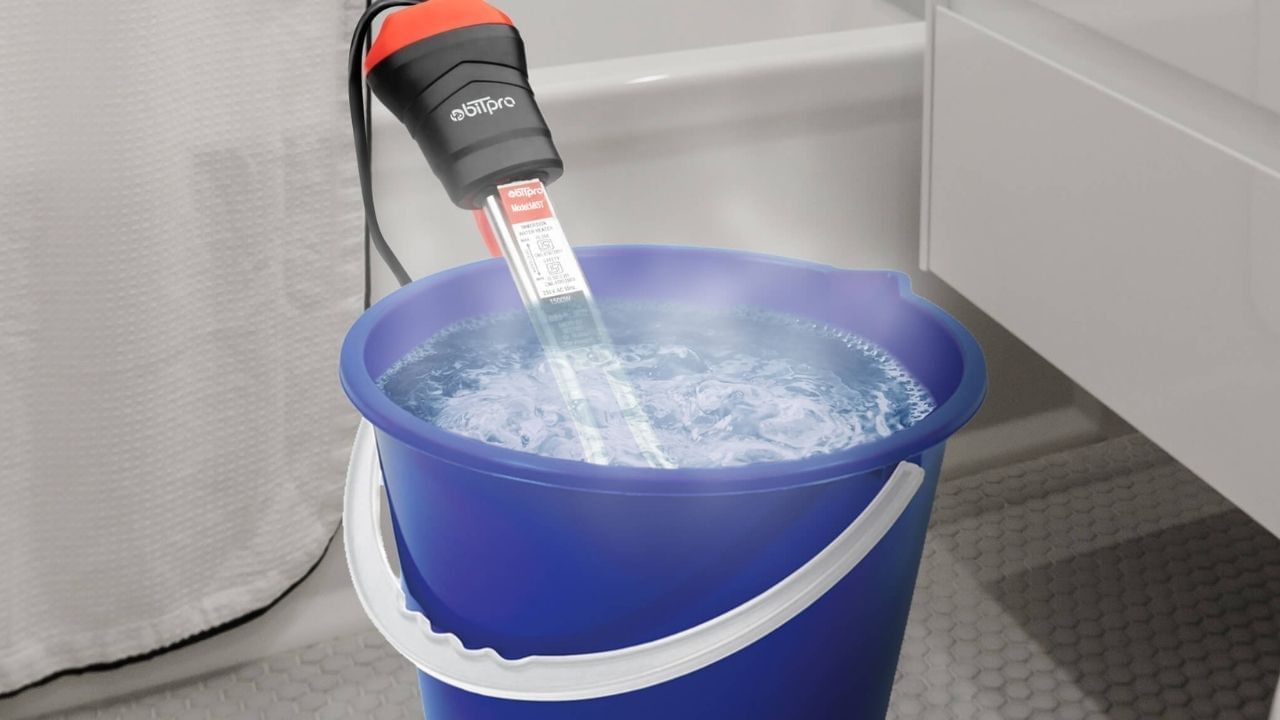 याउलट, हीटिंग रॉड (१.५ kW क्षमतेचा) अर्धा तास चालल्यास ०.७५ युनिट वीज वापरतो आणि तो पाण्यात तसाच राहिल्याने सतत वीज वापरत राहतो, ज्यामुळे महिन्याच्या अखेरीस बिल जास्त येऊ शकते. त्यामुळे गिझर महाग असला तरी त्यातील तंत्रज्ञानामुळे तो विजेच्या बिलात बचत करतो.