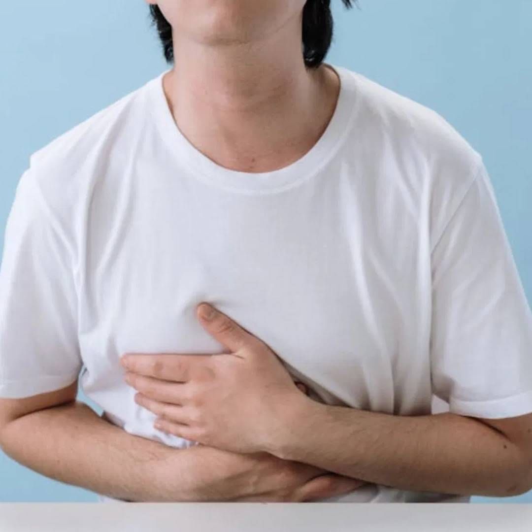 मुळ्यासोबत काही फूडस खाऊ नये. कारण त्याचा शरीरावर वाईट परिणाम होतो. पण काही लोक अजाणतेपणी मुळ्या सोबत त्या गोष्टी खातात. आयुर्वेद एक्सपर्टकडून या बद्दल जाणून घेऊया. 