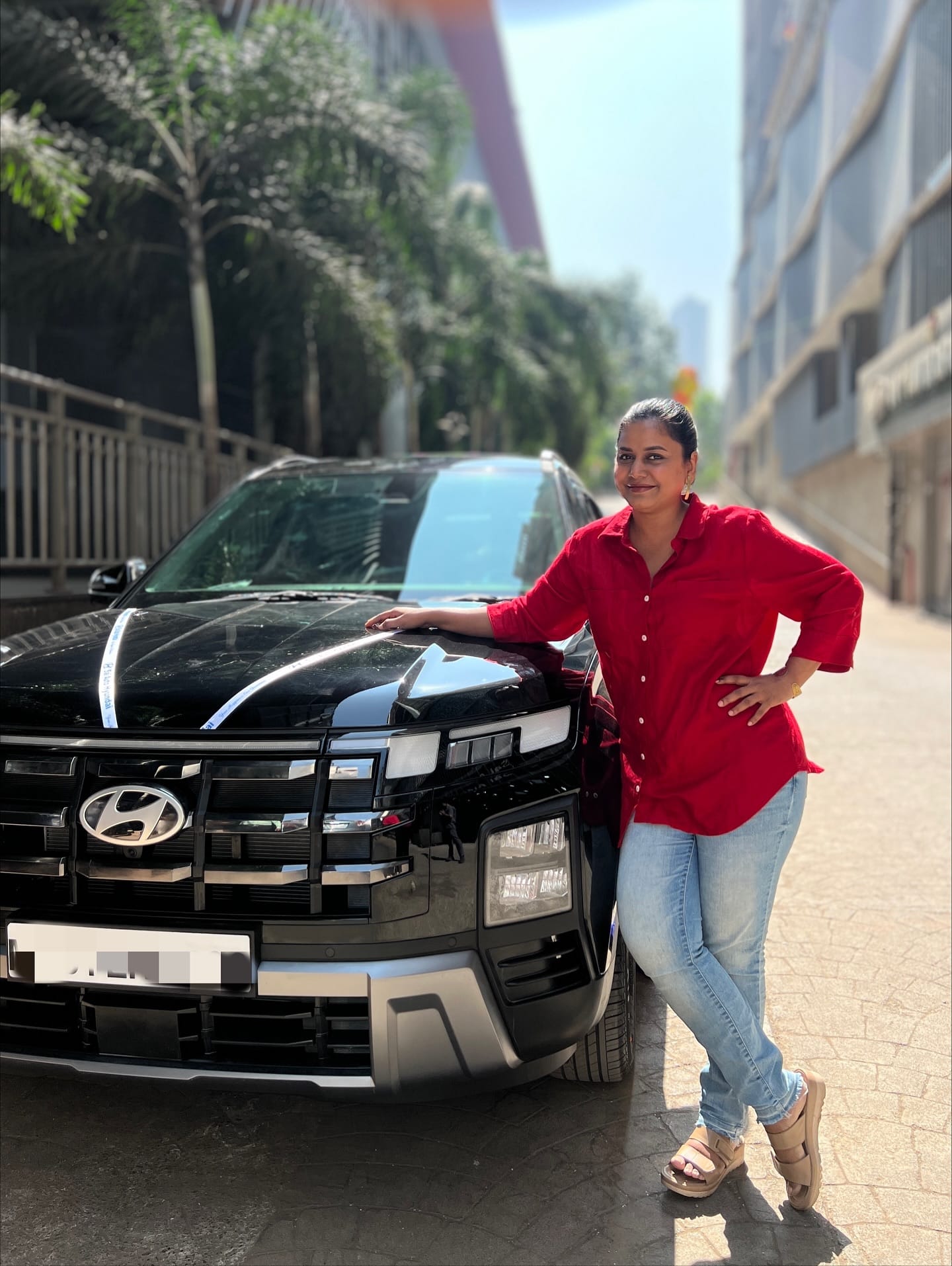 हेमांगी आपल्या नव्या गाडीला प्रेमाने Beta Creta असे म्हणते. याआधी हेमांगीने एक हॅचबॅक आणि एक सेडान अशा दोन गाड्या वापरल्या आहेत. खूप दिवसांपासून SUV घेण्याची तिची इच्छा होती, जी या Beta Creta च्या रूपात पूर्ण झाली, अशी माहिती हेमांगीने दिली.