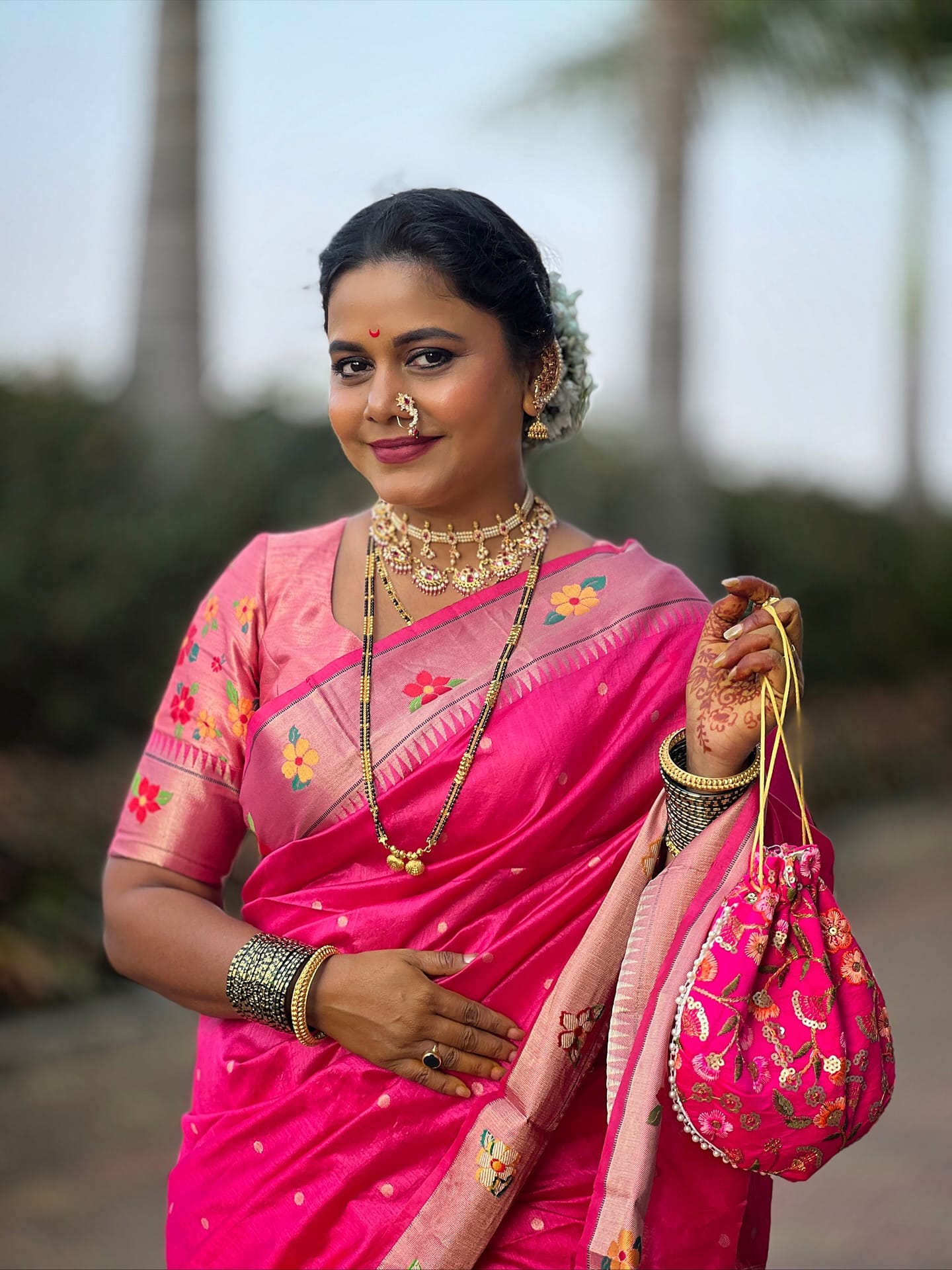 मराठी मनोरंजनसृष्टीतील लोकप्रिय अभिनेत्री म्हणून हेमांगी कवीला ओळखले जाते. ती कायमच तिच्या पोस्टमुळे चर्चेत असते. आता नुकतंच हेमांगी कवीने एक कारनामा केला आहे. त्याचे काही फोटो तिने सोशल मीडियावर शेअर करत त्याबद्दल सविस्तर पोस्ट लिहिली आहे.