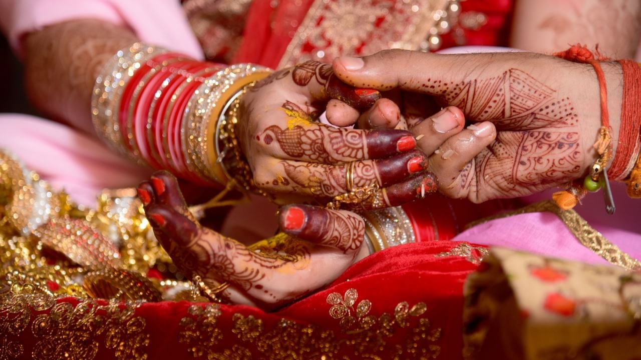 नववधू जेव्हा सासरी जाते, तेव्हा नवीन कुटुंबाची पहिली भेट, पहिलं स्वागत आणि पहिला आशीर्वाद म्हणून या ओटीकडे पाहिलं जातं. या कृतीमुळे घरात सौभाग्य आणि समृद्धीची भरभराट होते, अशी प्रबळ भावना समाजात आहे.