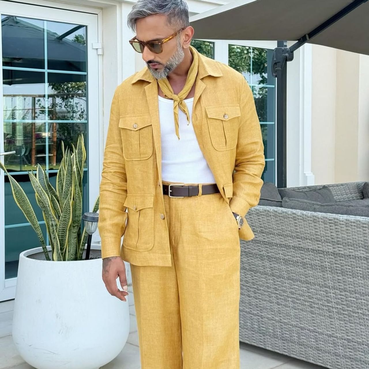 भारतीय रॅप संगीताच्या जगात यो यो हनी सिंग आणि बादशाह ही दोन्ही नावे नेहमीच गाजतात. एकेकाळी माफिया मुंडीर (Mafia Mundeer) या एकाच ग्रुपचा भाग असलेले हे दोन मित्र आज एकमेकांचे कट्टर प्रतिस्पर्धी बनले आहेत.