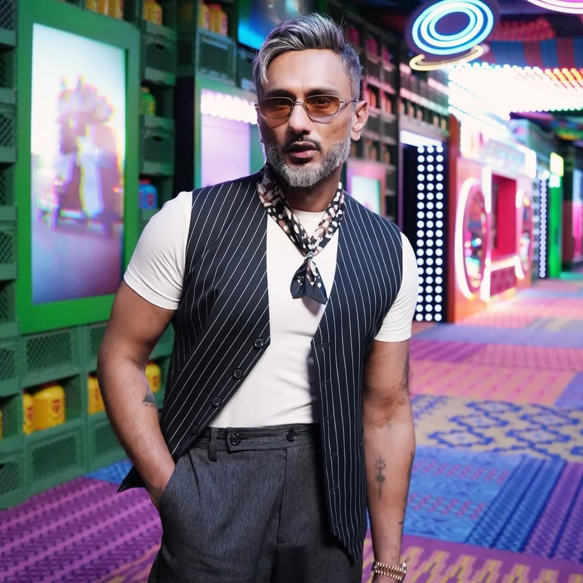 सध्या उपलब्ध आकडेवारीनुसार संपत्तीच्या शर्यतीत हनी सिंग हा बादशाहपेक्षा पुढे असल्याचे स्पष्ट होते. बादशाहचे नाव बादशाह असले तरी संपत्तीच्या बाबतीत मात्र हनी सिंग खरा किंग ठरला आहे.