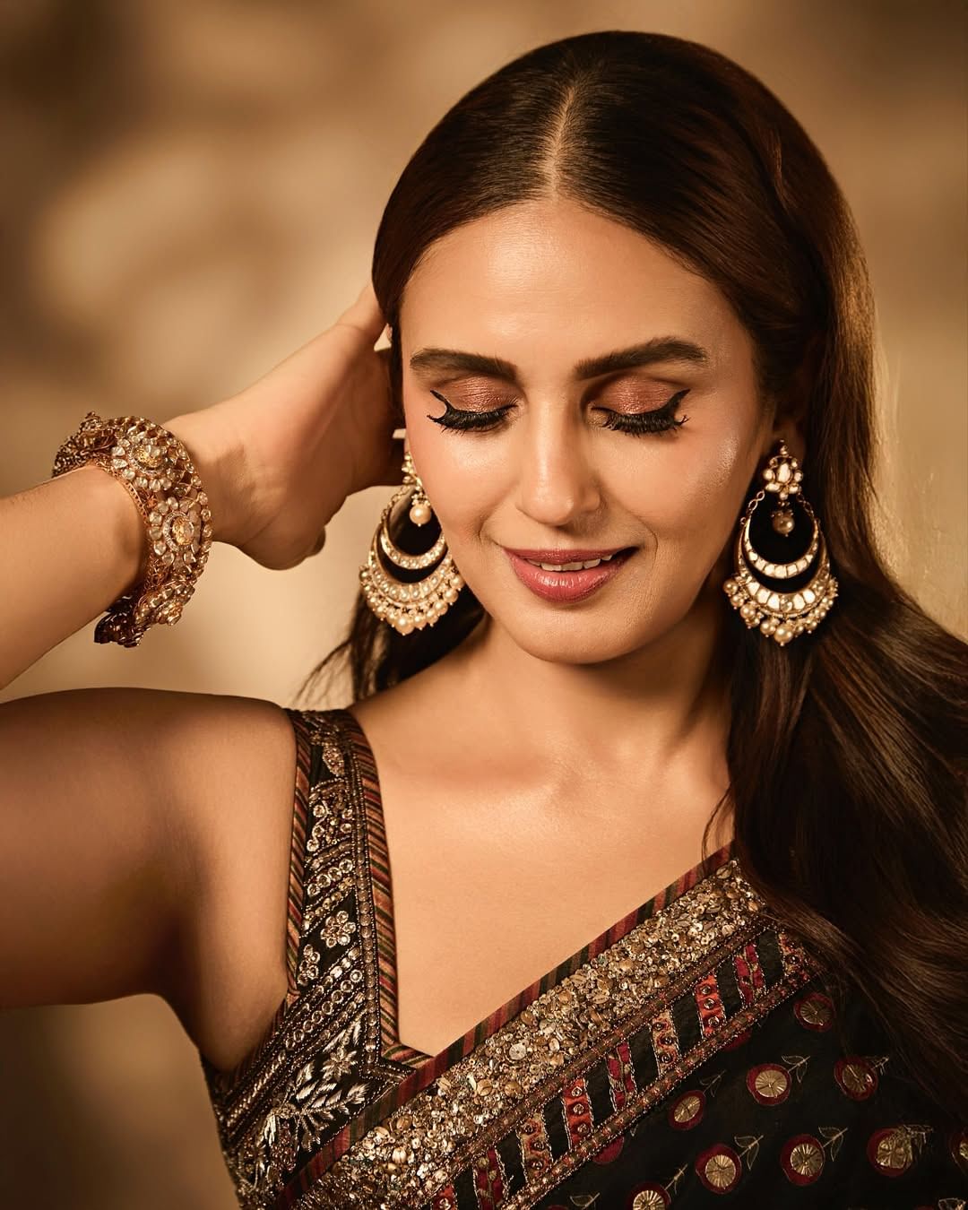 दरम्यान, हुमा कुरेशीला जेव्हा पहिला चित्रपट मिळाला होता, तेव्हा तिच्या कुटुंबीयांना हा एक सेक्स रॅकेटसाठीचा एक ट्रॅप आहे, असे वाटले होते. याबाबतचा अनुभव हुमा कुरेशीनेच सांगितलेला आहे. मला चित्रपटात काम मिळेल, याचा माझ्या आई-वडिलांना विश्वास नव्हता, असे हुमाने सांगितले आहे. 