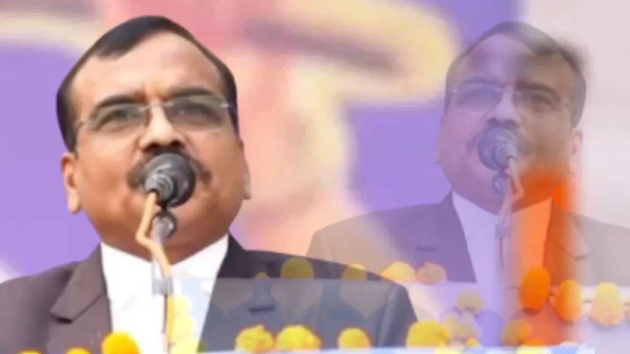 जो पर्यंत ब्राह्मण आपल्या मुली दानमध्ये...IAS अधिकाऱ्याचं वादग्रस्त वक्तव्य जो पर्यंत ब्राह्मण आपल्या मुली दानमध्ये...IAS अधिकाऱ्याचं वादग्रस्त वक्तव्य