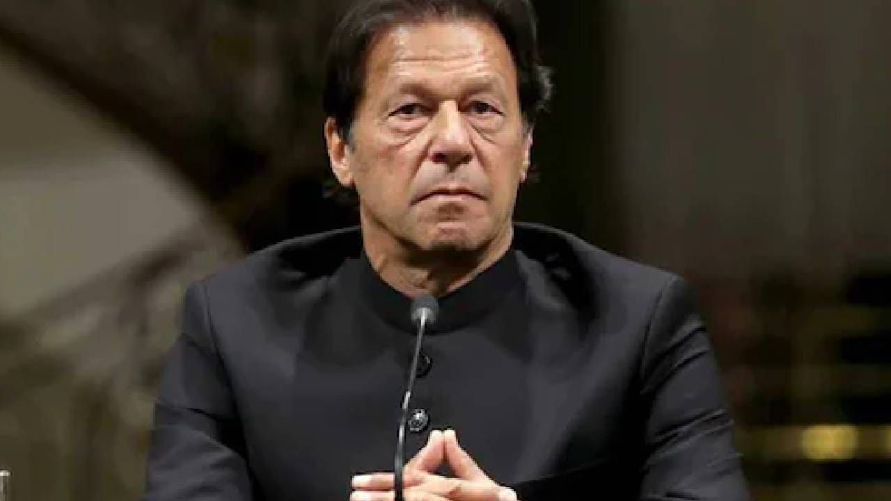 Imran Khan : तर एकही खासदार जिवंत राहणार नाही, एक एकाचा मुडदा… इमरान खान यांच्या बहिणीची धमकी Imran Khan : तर एकही खासदार जिवंत राहणार नाही, एक एकाचा मुडदा… इमरान खान यांच्या बहिणीची धमकी