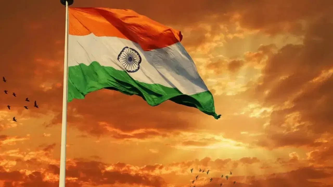 हिंदुस्थान : हे नाव पर्शियन आणि मुघल राजवटीत लोकप्रिय झाले. 'हिंद' (सिंधू नदीच्या पलीकडील प्रदेश) आणि 'स्थान' (ठिकाण/देश) या शब्दांवरून हे नाव तयार झाले.