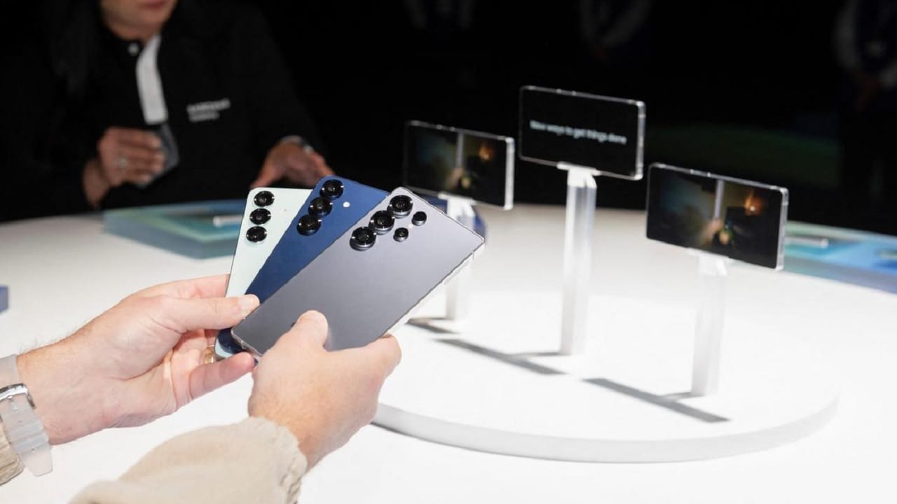 भारतात स्मार्टफोन झाले महाग किमती 2000 रुपयांपर्यंत वाढल्या, आगामी स्मार्टफोनच्या किमतीवरही होणार परिणाम