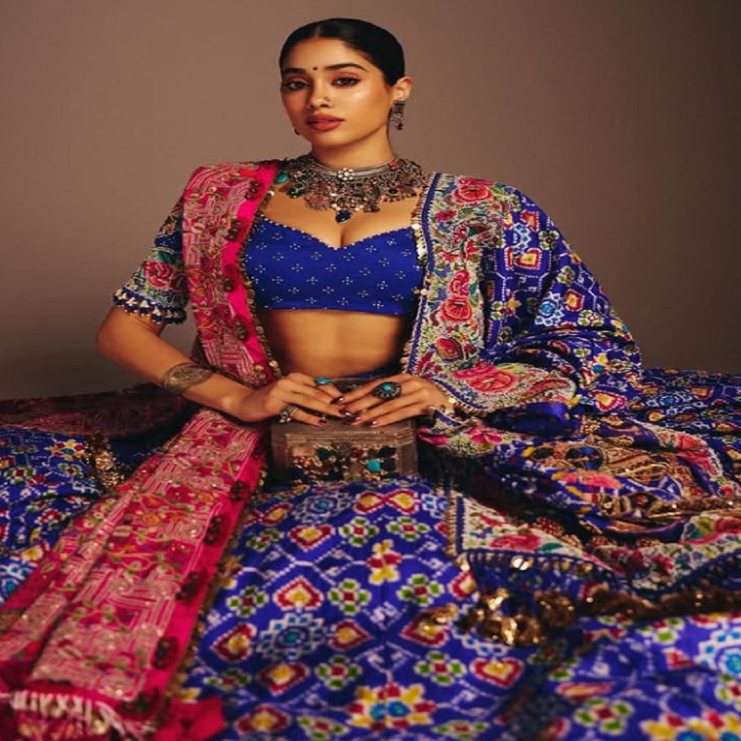 जान्हवी कपूर तिच्या खासगी आयुष्यामुळे देखील चर्चेत असते. जान्हवी सध्या शिखर पहाडिया याच्यासोबत रिलेशनशिपमध्ये आहे. दोघांना अनेक ठिकाणी एकत्र स्पॉट देखील करण्यात आलं आहे. दोघांच्या लग्नाच्या चर्चांनी देखील जोर धरला आहे. 