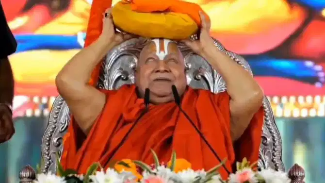 WIFE म्हणजे काय? जगदगुरू रामभद्राचार्य यांनी सांगितला भयंकर अर्थ, सोशल मीडियात संतापाची लाट; असं काय म्हटलं जगदगुरूंनी?