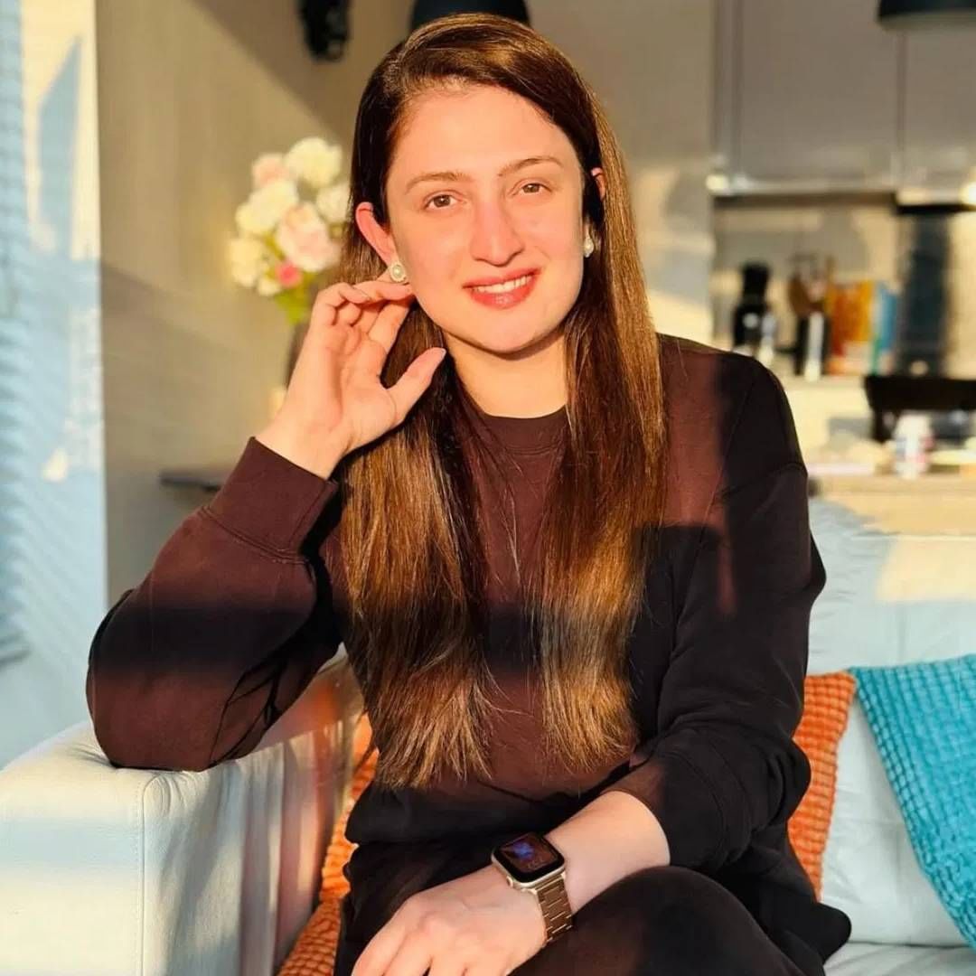 जयाचं फिल्मी दुनियेशी काही कनेक्शन नाहीय. लोकांना ती पहिल्या नजरेत मॉडलं वाटते. जया आधी कॉर्पोरेट कंपनीत नोकरी करायची. पण आता तिने स्वत:चा बिझनेस सुरु केला आहे.  