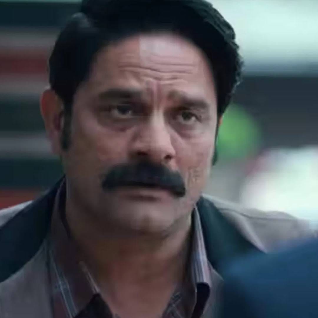 मनोज बाजपेयीशिवाय या सीरीजमध्ये एन्ट्री करणाऱ्या दोन मोठ्या स्टार्सना काय-काय मिळालय? हे तुम्हाला माहित आहे का?. अनेक चित्रपट आणि सीरीजमध्ये शानदार अभिनय करणाऱ्या जयदीप अहलावतला द फॅमिली मॅन सीरीजसाठी 9 कोटी रुपये मिळाले आहेत. 