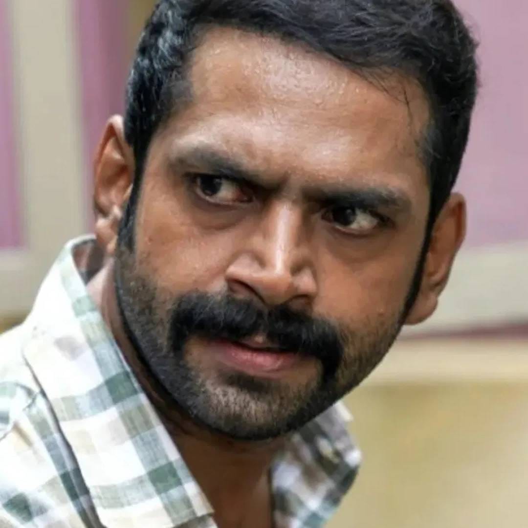 जे के तलपदेची भूमिका साकारुन  अभिनेता शब्बीर हाशमीने या सीरीज आपल्या अभिनयाने फॅन्सना प्रभावित केलय.  त्याला या सीरीजसाठी चांगली फि सुद्धा मिळाली आहे.  ही सीरीज तुम्ही प्राइम वीडियोवर पाहू शकता.  