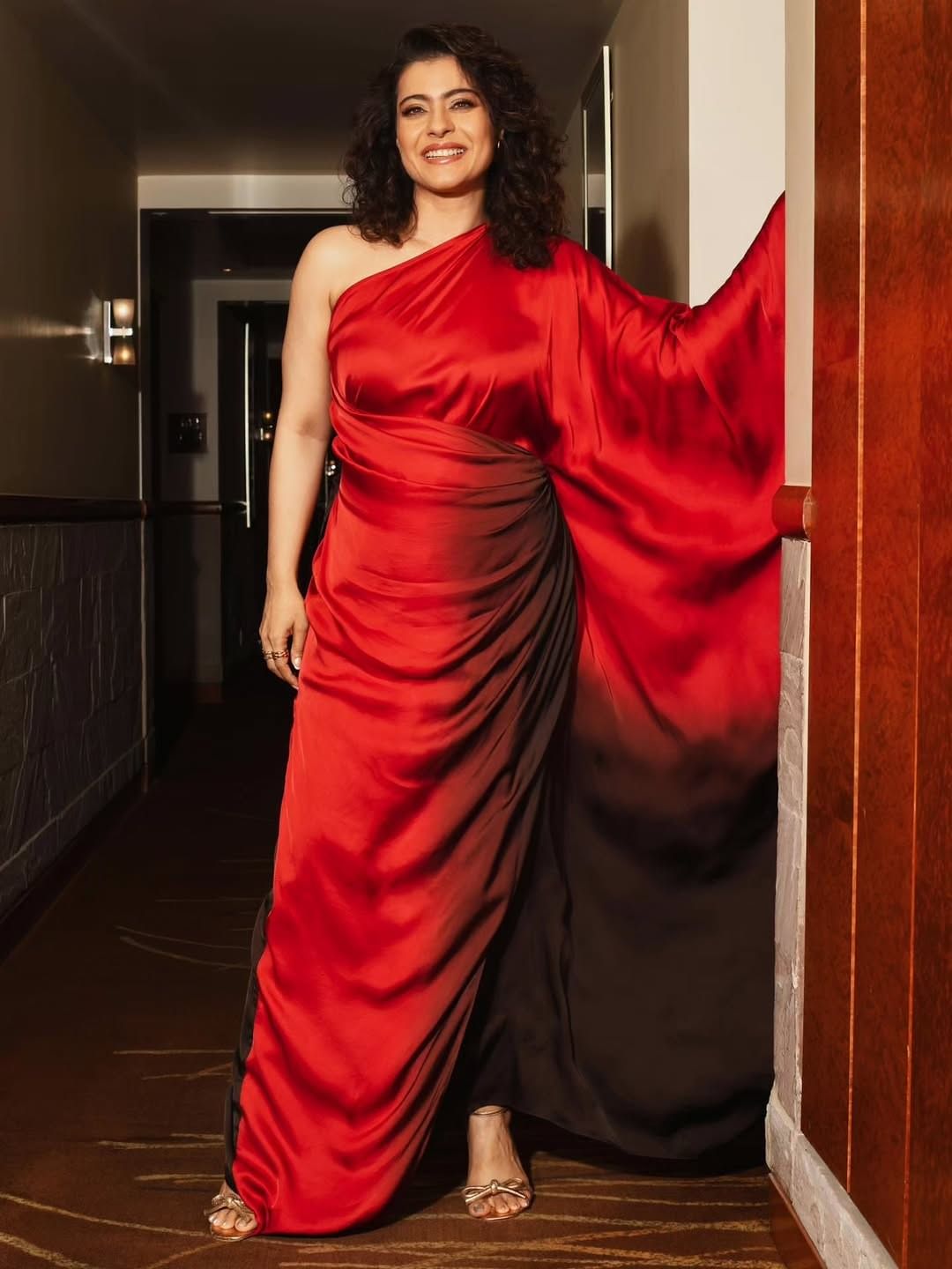 फोटो पोस्ट करत अभिनेत्री लक्षवेधी कॅप्शन देखील लिहिलं आहे. वाढच्या वयाबद्दल आणि स्वभावाबद्दल अभिनेत्रीने मोठं वक्तव्य केलं आहे. सध्या अभिनेत्रीची पोस्ट सोशल मीडियावर  तुफान व्हायरल होत आहे. 