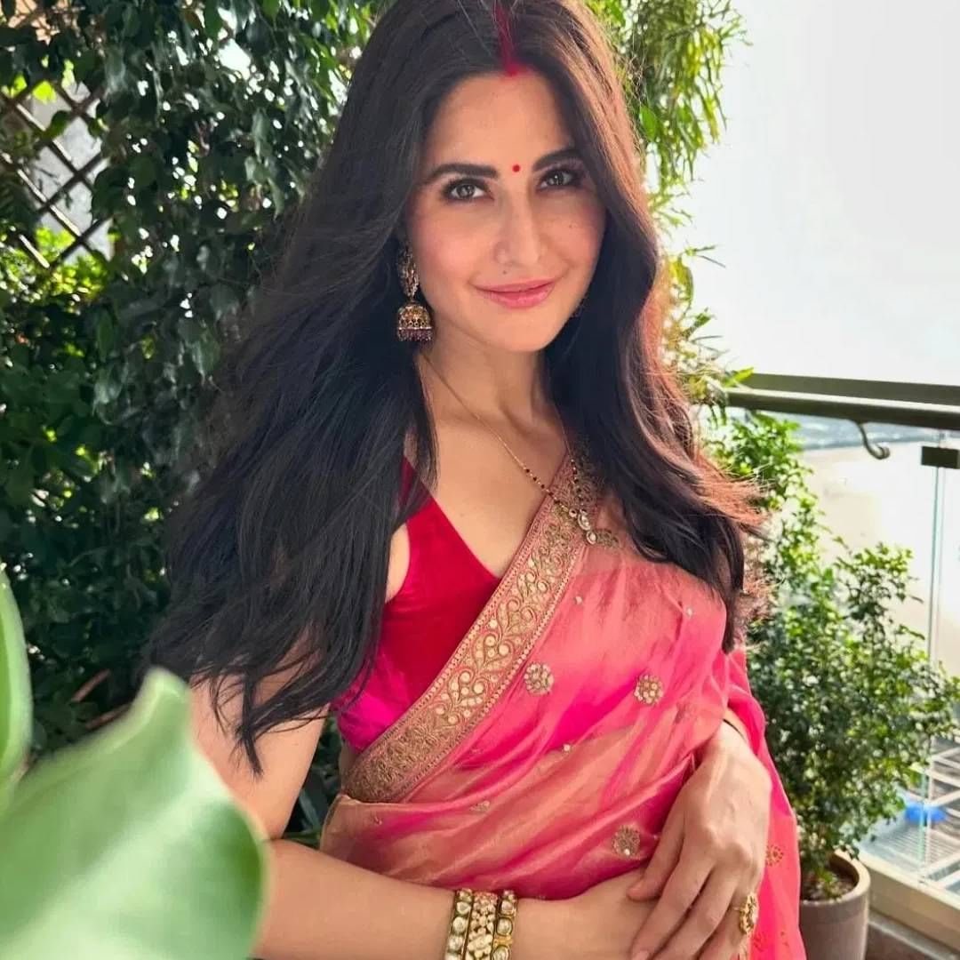 या मंदिराच नाव कुक्के सुब्रमण्य स्वामी मंदिर आहे. अशी मान्यता आहे की,कुठलाही भक्त या मंदिरात पुत्ररत्नासाठी मनोकामना करतो, त्याची इच्छा पूर्ण होते. वर्ष 2025 मध्ये कतरिना कैफ याचं मंदिरात गेली होती. या मंदिरात कतरिना शिवाय कुठले-कुठले स्टार्स गेलेत जाणून घेऊया. 