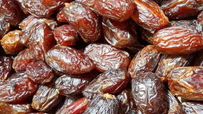 हिवाळ्यात सकाळी खजूर खाल्ल्यामुळे नेमकं काय होईल जाणून घ्या....