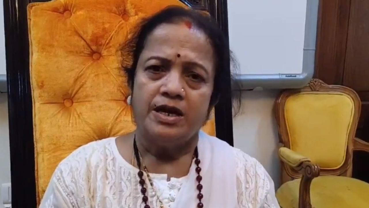 आम्ही शिंदेंना ओळखण्यास कमी पडलो..! किशोरी पेडणेकरांचं मोठं विधान आम्ही शिंदेंना ओळखण्यास कमी पडलो..! किशोरी पेडणेकरांचं मोठं विधान