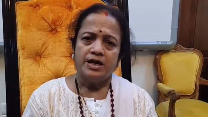 आम्ही शिंदेंना ओळखण्यास कमी पडलो..! किशोरी पेडणेकरांचं मोठं विधान आम्ही शिंदेंना ओळखण्यास कमी पडलो..! किशोरी पेडणेकरांचं मोठं विधान