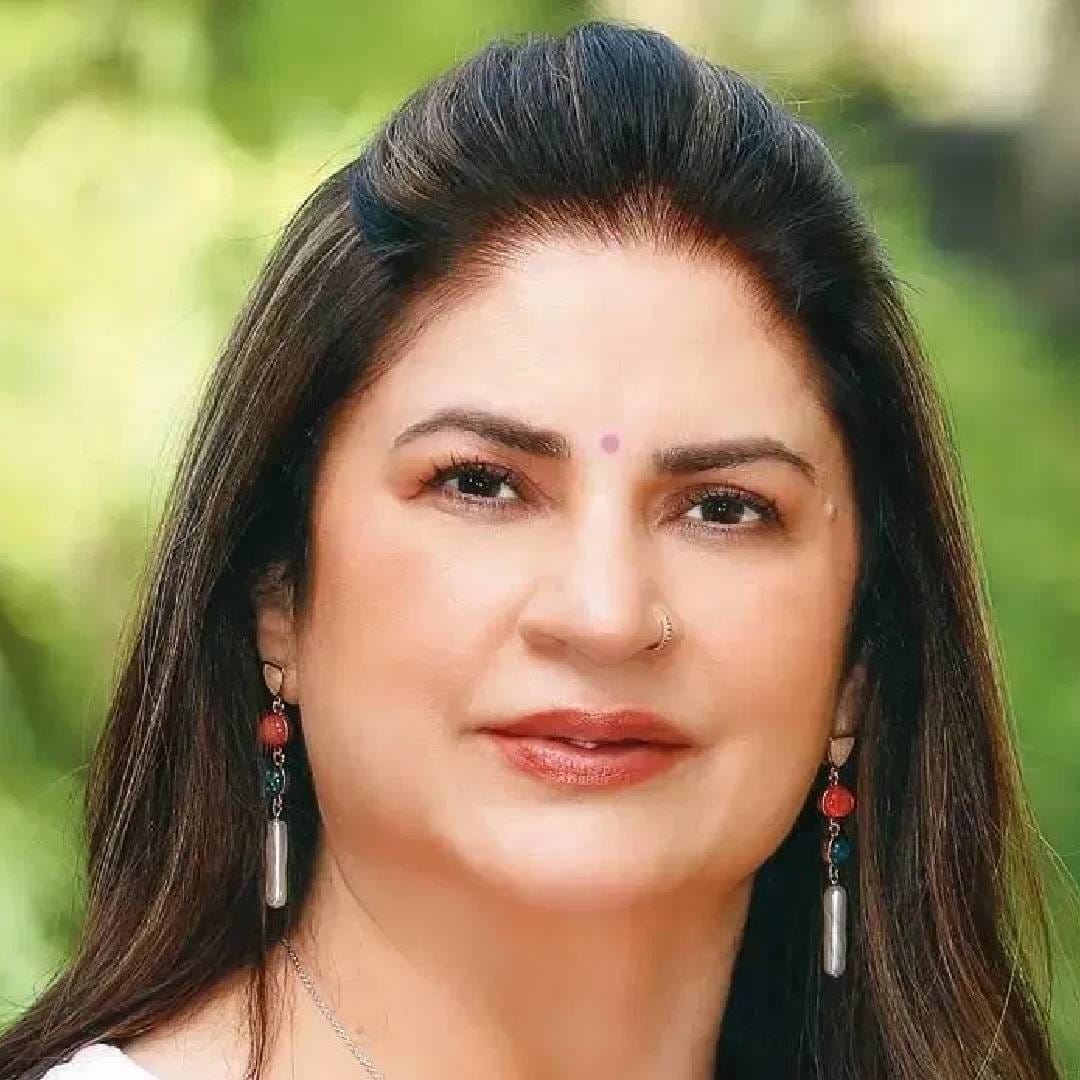  रीता आणि जानने कुनिकावर निशाणा साधला. आई-मुलाने केलेल्या या शाब्दीक हल्ल्याला कुनिकाने उत्तर दिलय. टेली चक्कर सोबत बोलताना कुनिका यावर बोलली. मी त्यांच्या भल्यासाठी प्रार्थना करते. जान आणि सर्व मुलांवर माझं प्रेम आहे. 