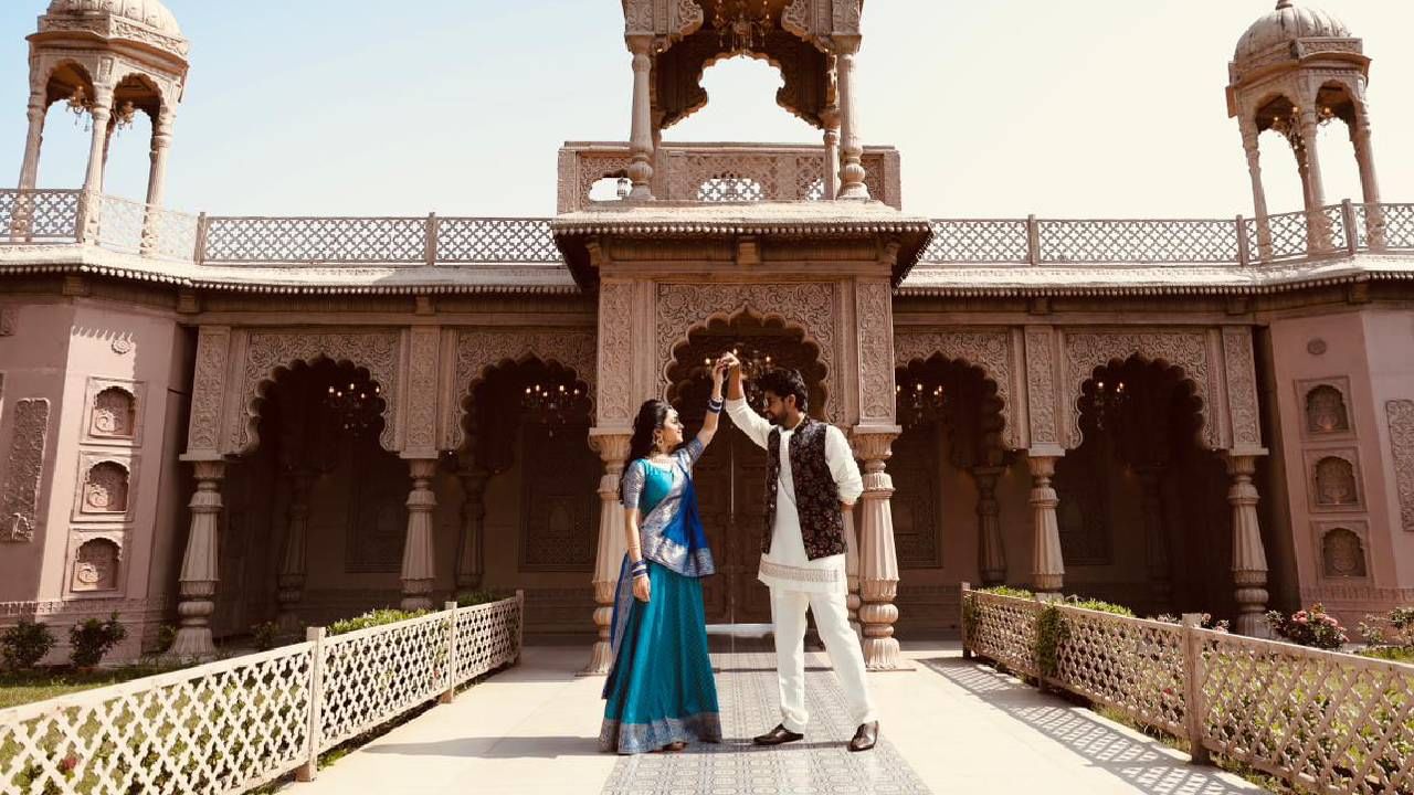 भव्यदिव्य सिनेसिटी स्टुडिओमध्ये हे फोटोशूट पार पडलं. मालिका विश्वात पहिल्यांदा अशाप्रकारे प्री-शूटिंग करण्यात आलंय. पारपंरिक आणि मॉडर्न अश्या दोन्ही लूकमध्ये सखी-कान्हाने फोटोशूट केलंय. 
