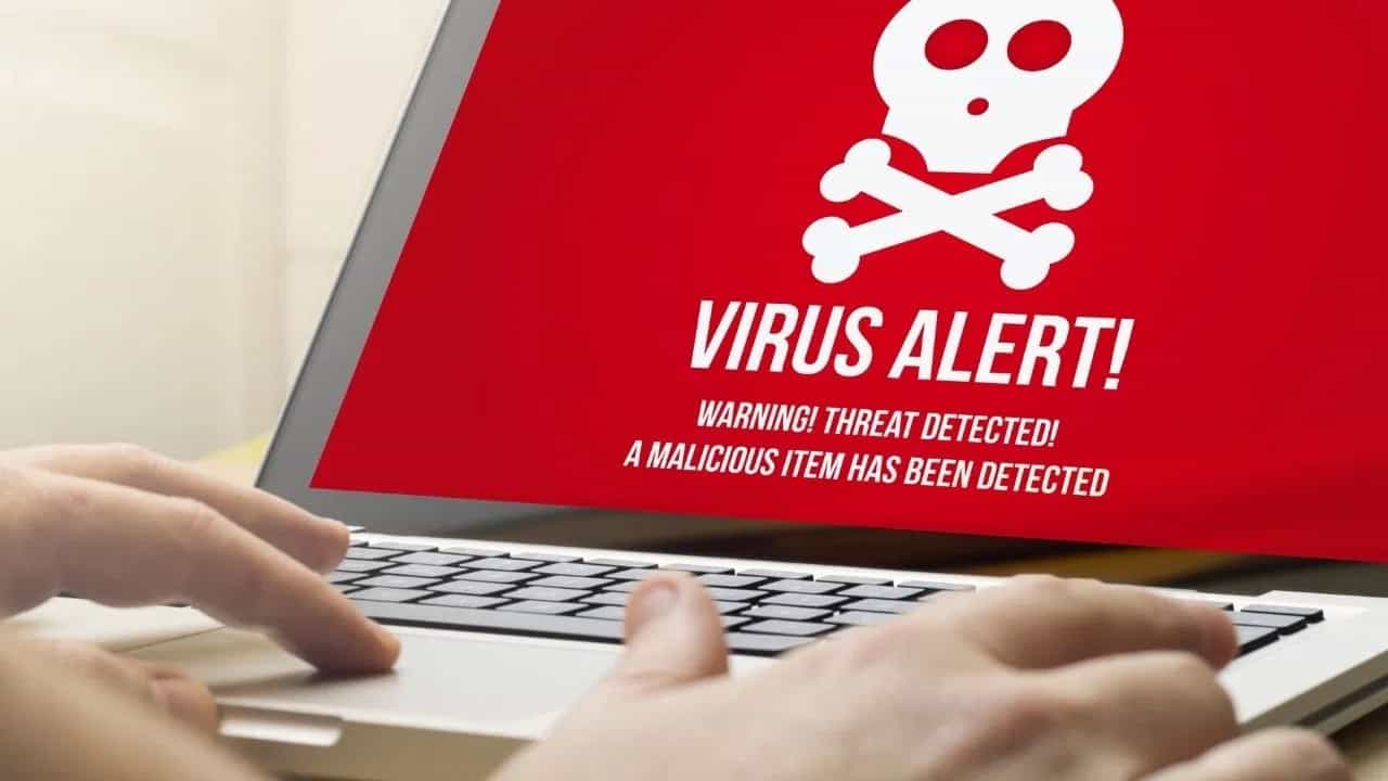 लॅपटॉपमध्ये व्हायरस आहे कसं ओळखाल? हे 4 अलर्ट दिसले तर व्हा सावध