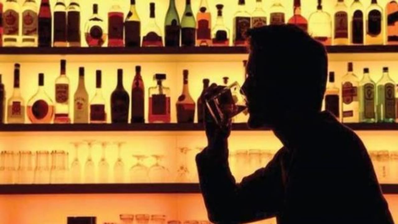 जास्त थंडी वाजायला लागली की मद्यपी मद्य प्राशन करतात. हिवाळ्यात मद्य प्राशन केल्यावर थंडी कमी लागते, असा दावा काही मद्यपी करतात. म्हणूनच अनेकजण हिवाळ्यात मित्रांसोबत मद्य प्राशन करण्याचा बेत आखतात. 