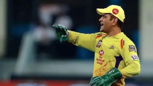 संजू सॅमसन संघात आल्यानंतर आता 2026 साली महेंद्रसिंह धोनी क्रिकेट खेळणार की नाही, असे विचारले जात आहे. या प्रश्नाचेही उत्तर अखेर मिळाले आहे. महेंद्रसिंह धोनी आगामी आयपीएल सिझनमध्ये पुन्हा एकदा खेळताना दिसणार आहे. 