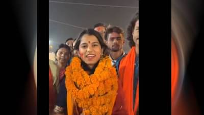 Bihar Elections Maithili Thakur : राजकारणात स्टारडमची जादू फ्लॉप ! फक्त मैथिली ठाकूरचा बोलबाला, खेसारीचा दारूण पराभव