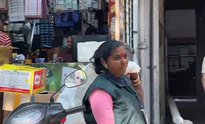 आपल्याला काम करताना कचऱ्यात कोणाचा मोबाईल, कोणाच्या अंगठ्या सापडत असतात. त्या आपण त्यांना परत करतो. माझ्या प्रामाणिकपणा बद्दल पुण्यातील लोकांनी सत्कार केला हेच माझे पुण्य असल्याचे अंजू यांनी म्हटले आहे.