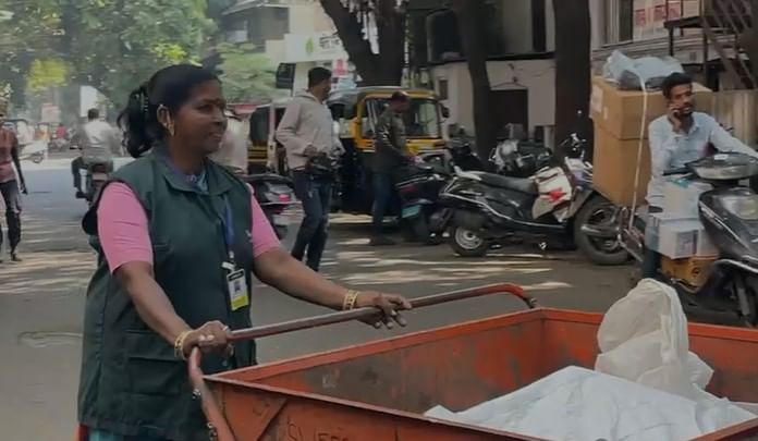 अंजू माने या महिन्याला पाच हजार कमावते. त्या लहानपणापासून कचरा वेचण्याचे काम करतात. त्यांना दहा लाख रुपयांची बॅग कचऱ्यात सापडली. ज्या व्यक्तीची ती बॅग होती त्याचा बीपी लो झाला होता. त्याला आपण पाणी पाजले आणि त्याचे पैसे परत केले. 