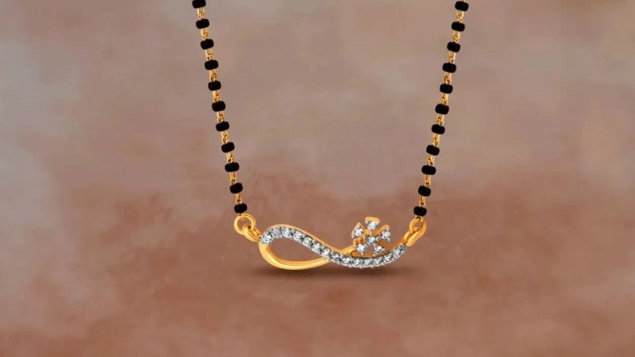 काळा रंग अशुभ, तरीही मग सौभाग्याचं लेणं असलेल्या मंगळसूत्रातील काळे मणी का असतात शुभ? जाणून घ्या