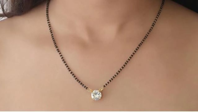  Disclaimer: वरच्या लेखातील माहिती ही प्राथमिक स्वरुपाची आहे. आम्ही या माहितीची पुष्टी करत नाही किंवा समर्थनही देत नाही. या लेखाच्या माध्यमातून अंधश्रद्धा पसरवण्याचा आमचा उद्देश नाही. वरच्या लेखात दिलेल्या माहितीवरून कोणताही निर्णय घेण्याआधी त्या-त्या क्षेत्रातील तज्ज्ञांचा सल्ला आवश्य घ्या.  