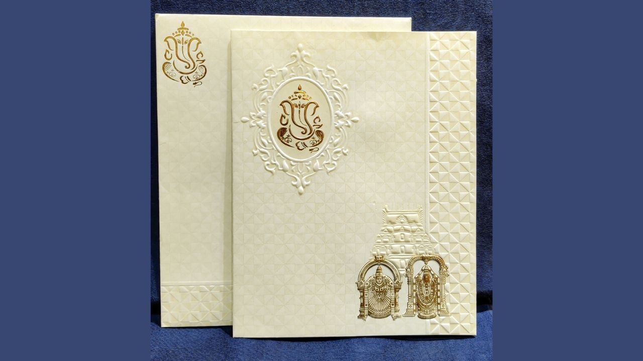 त्याऐवजी लग्नपत्रिकेवर देवाचे चित्र किंवा श्री गणेशाय नमः, शुभ विवाह यांसारखी शुभ वाक्ये छापण्यात यावीत. लग्नानंतर बरेच लोकं पत्रिका कुठेही टाकून देतात. जर पत्रिकांवर वधू-वरांचे फोटो असतील आणि त्या कुठेही फेकल्या गेल्या, तर ते त्या जोडप्याचा अपमान झाल्यासारखे वाटते.