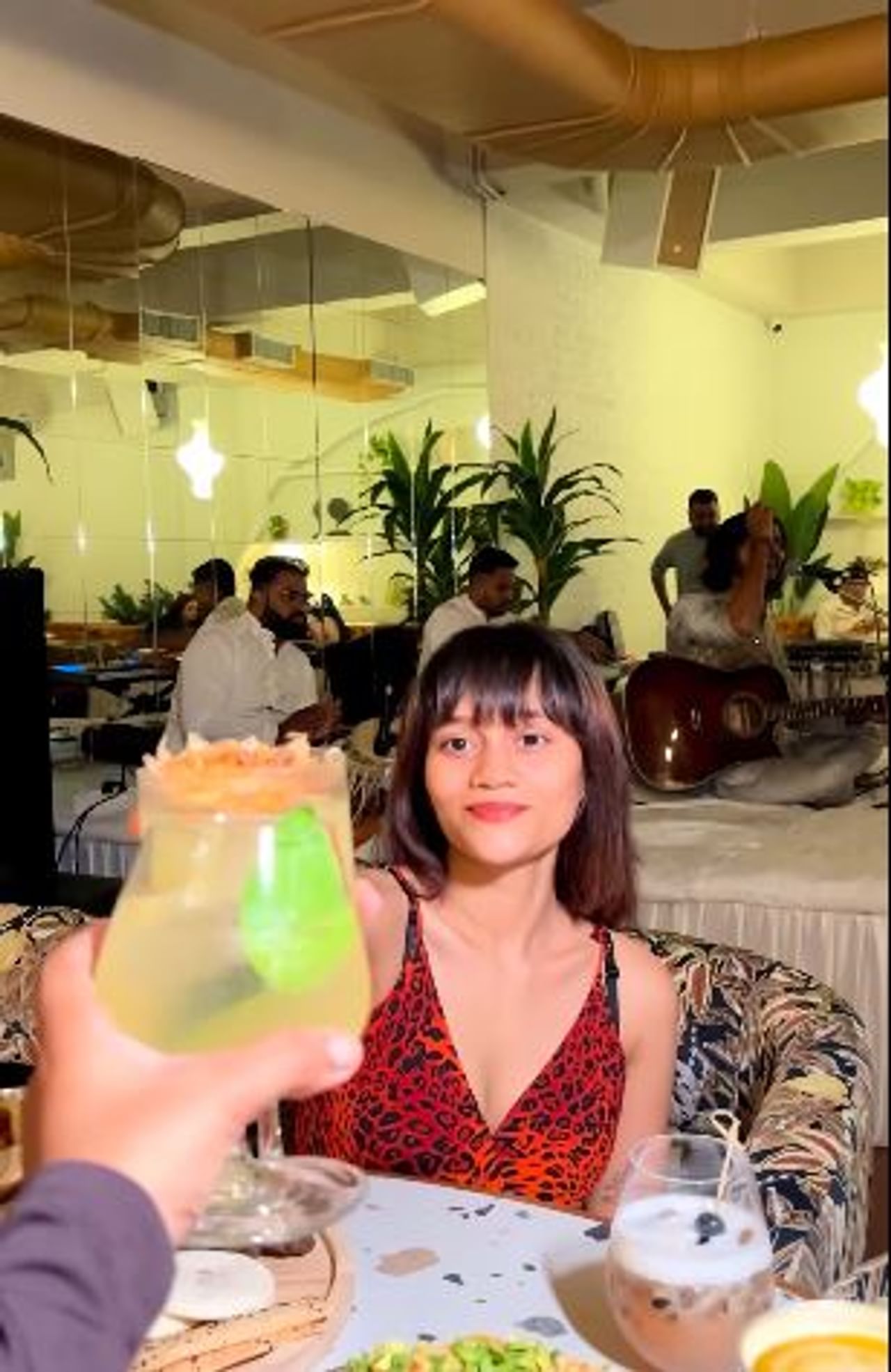 स्मृती मानधना हिचे पलाश मुच्छल याच्याशी 23 नोव्हेंबर 2025 रोजी लग्न होणार होते. परंतु या लग्नाच्या काही तास अगोदर स्मृतीच्या वडिलांना हृदयविकाराचा झटका आल्याने हे लग्न पुढे ढकलण्यात आले.