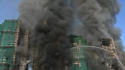 भीषण आग, 44 लोकांचा मृत्यू, तब्बल 300 जण बेपत्ता, बचावकार्य सुरू, अनेक अपार्टमेंट्स...