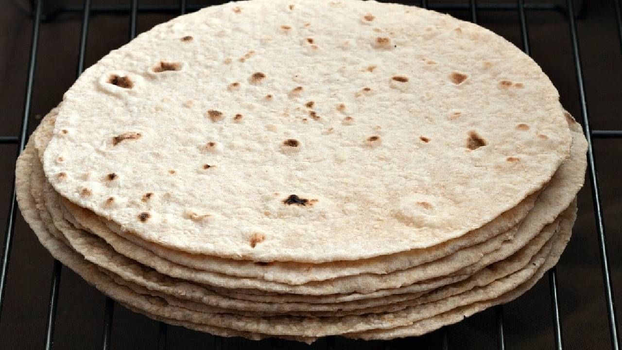 विशेष म्हणजे यामुळे झटपट वजन कमी होण्यासही मदत होते. एक चपातीमुळे आपल्या शरीराला असंख्य घटक मिळतात शिवाय ते चपातीपेक्षा जास्त फायदेशीर आहे. 