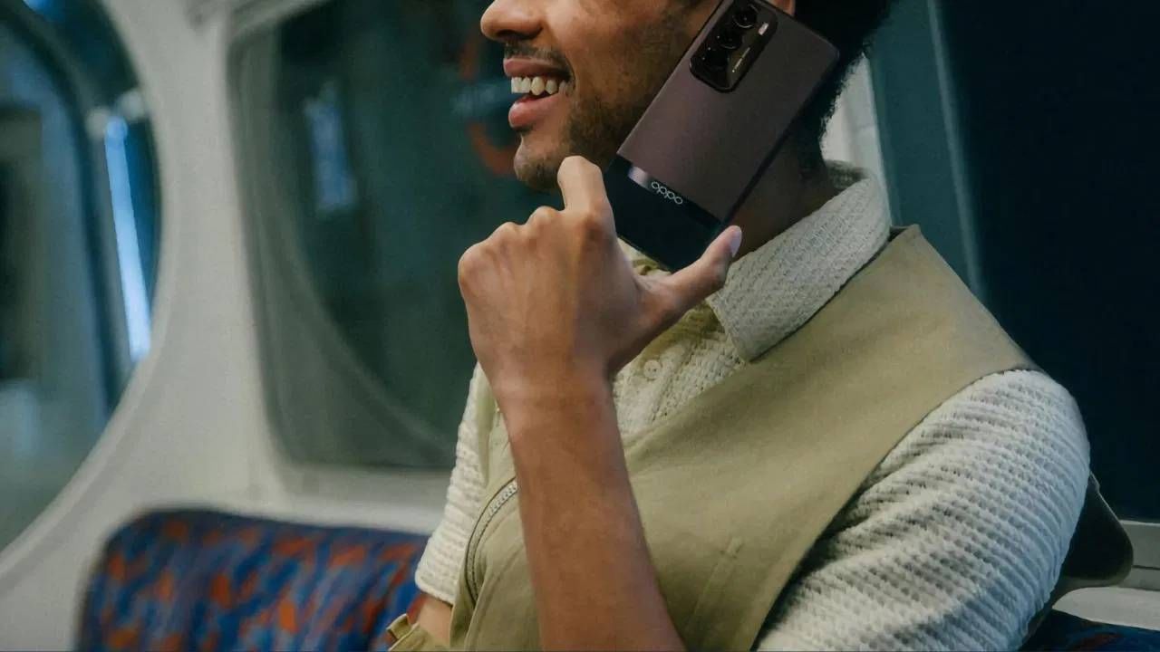 त्यानंतर तुम्हाला तुमच्या रेंजमधील असे डिव्हाईस दिसतील ज्यात बीकन लिंक फीचर चालू आहे आणि तुम्ही त्यांना सहजपणे कॉल किंवा मेसेज करू शकता. हे नवं फिचर तरुणाईमध्ये खूपच लोकप्रिय झालं आहे. नव्या फिचरद्वारे मित्रांशी कनेक्ट होण्याकरता सर्वचजण उत्सुक झाले आहेत. तुम्हीही हे फिचर्स ट्राय करू शकता.